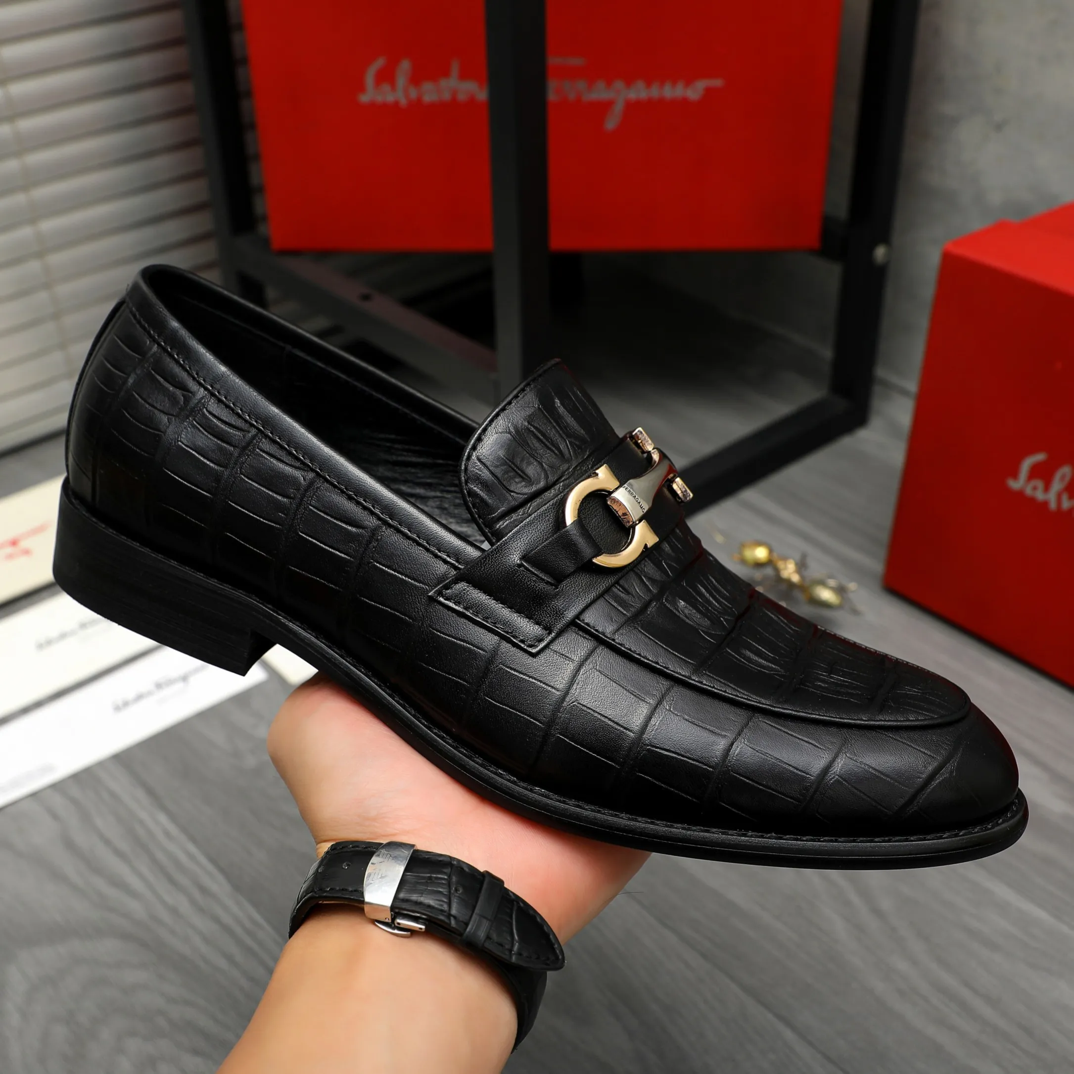 Men's shoes 💰420 Product trademark: Ferragamo " Ferragamo ] Business slip-on leather shoes Regular size: 39-45 (38.46 custom-made, non-refundable) Product materials: Selected stone grain cowhide upper, sheepskin lining, original rubber outsole